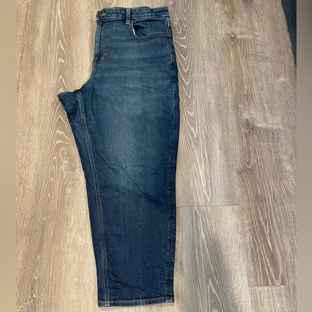 American Eagle Outfitters Curvy Mom Jeans in SHORT Length